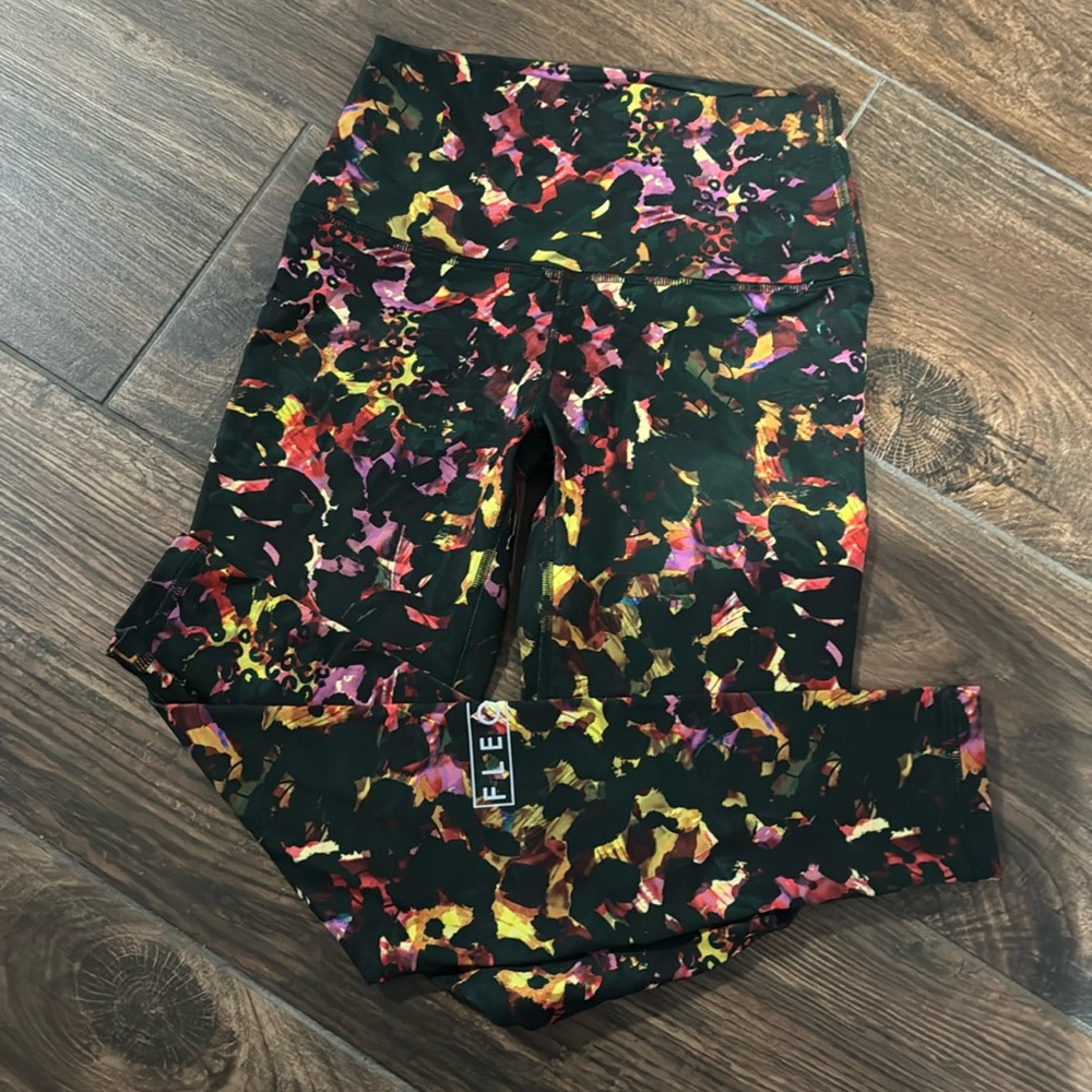 New FLEO leggings